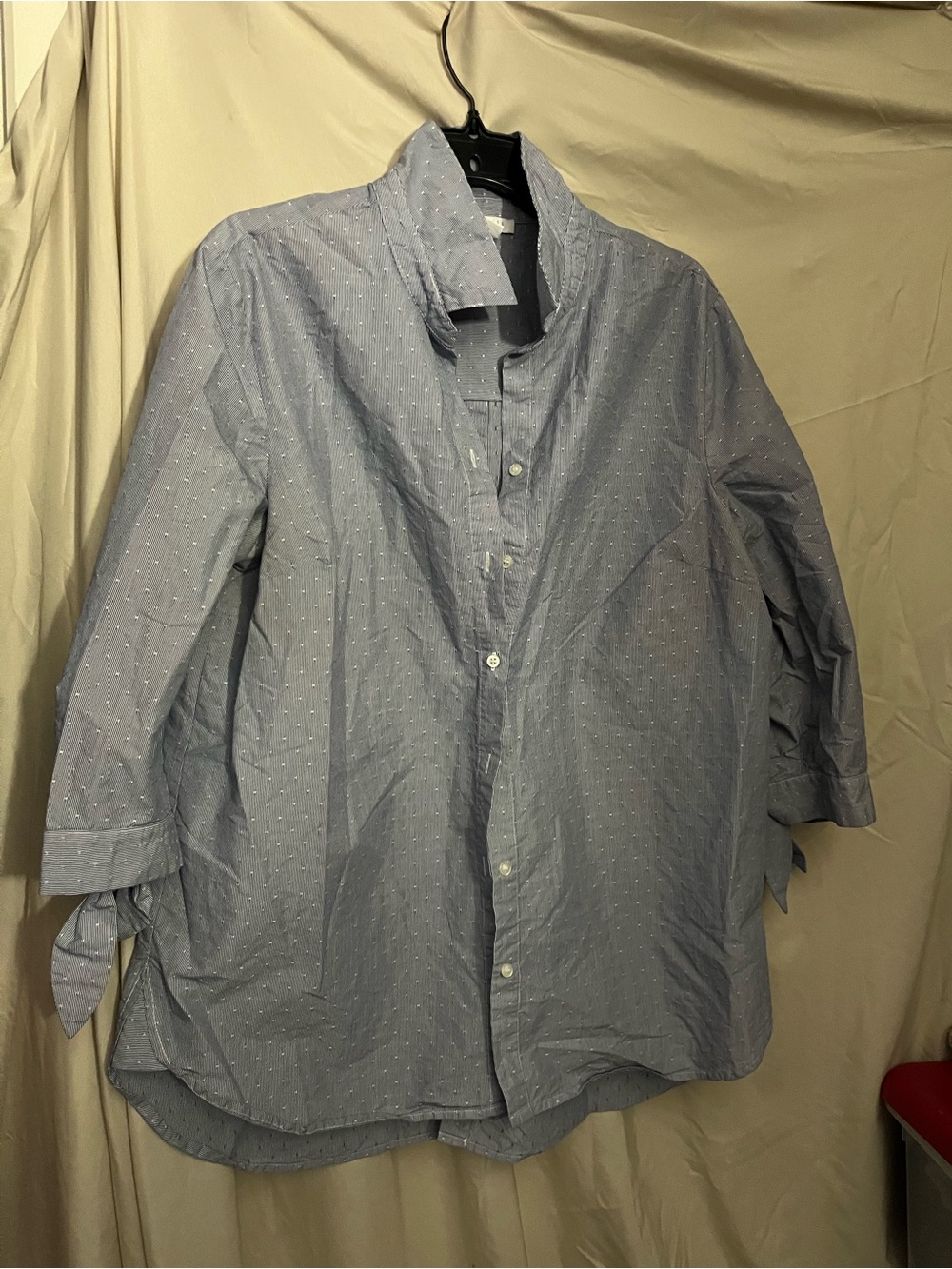 Roz & Ali Light Blue Men's Button-Down Shirt with Tiny Dot Detail